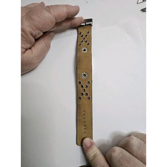 Ladies Pink Roxy Watch Soft Leather Band With Rivets Very Stylish - Picture 10 of 12